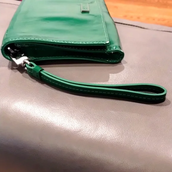 Cole Haan Leather Green Wristlet Wallet Patent Leather Clutch - X Large- GUC - Picture 12 of 17